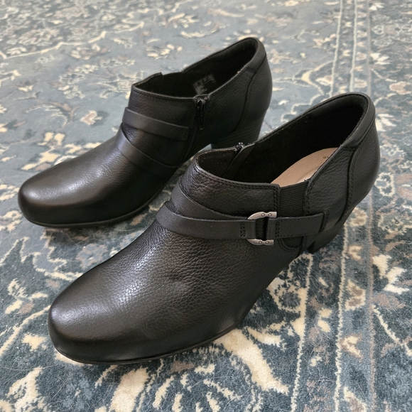 Clarks Shoes - Elegant Black Women's Shoes